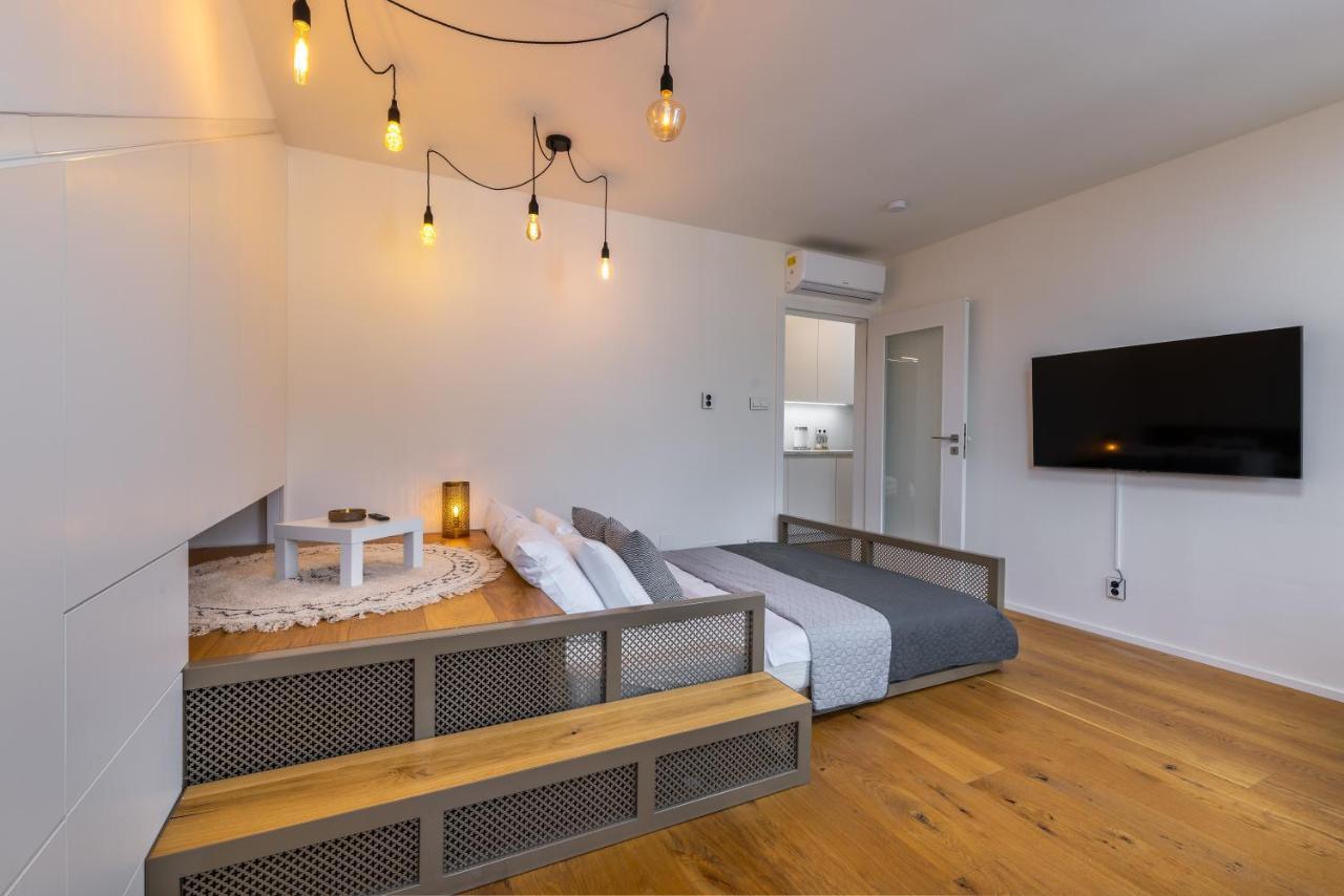 Luxurious, Charming Studio Perfect For Couples 布拉格 外观 照片